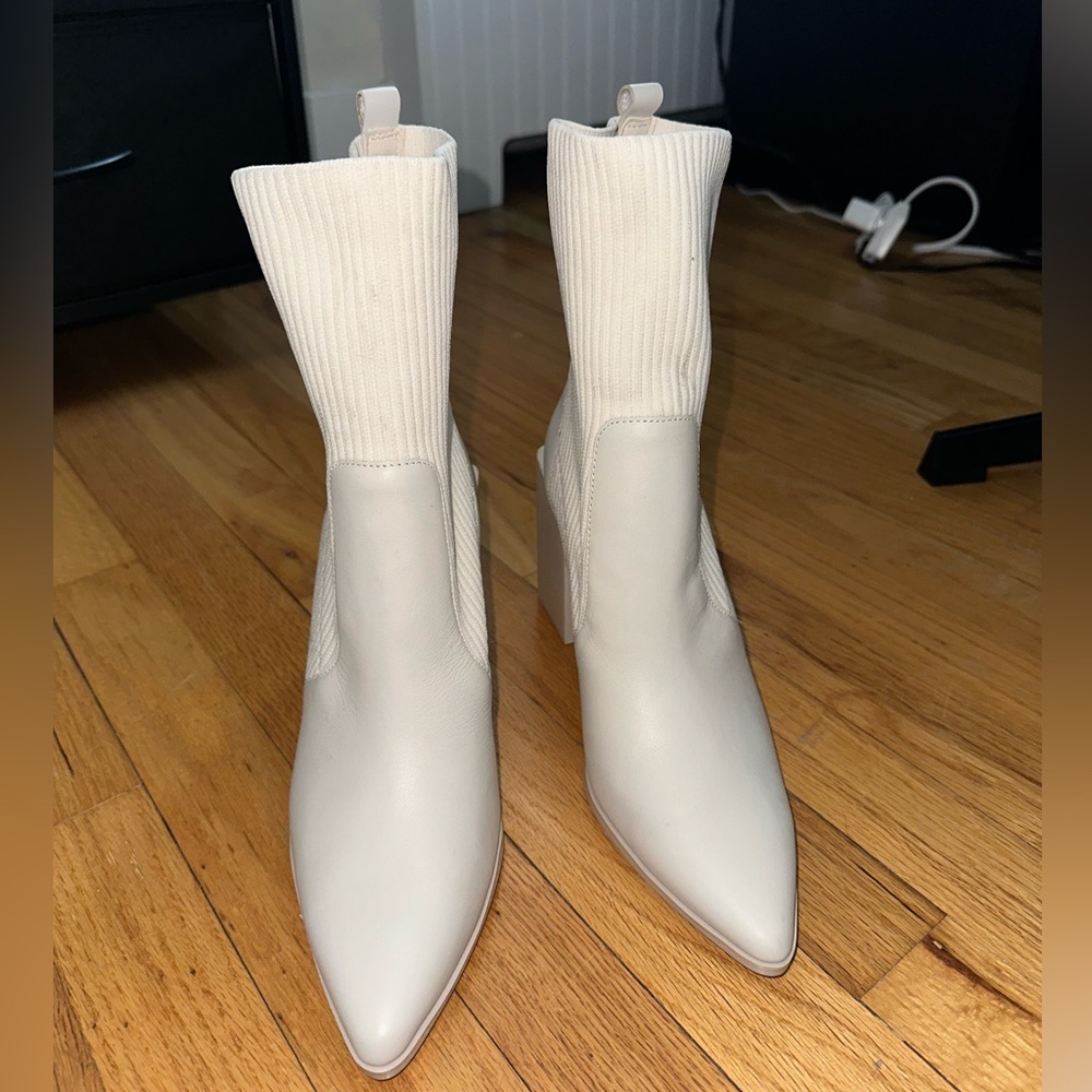 *HARDLY WORN* Steve Madden Tackle booties size 9, color bone leather